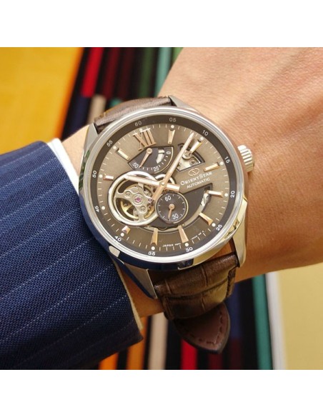 Reloj automático hombre Orient Star RE-AV0006Y 50h Power Reserve Cristal Zafiro anti-reflejo correa cuero