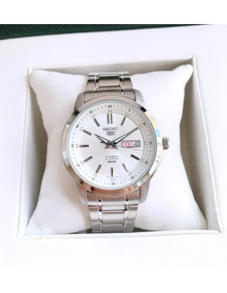 reloj automático hombre Seiko 5 SNKM83K1 dial blanco 43mm correa acero 50m water resist