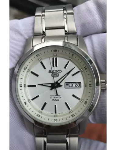 reloj automático hombre Seiko 5 SNKM83K1 dial blanco 43mm correa acero 50m water resist