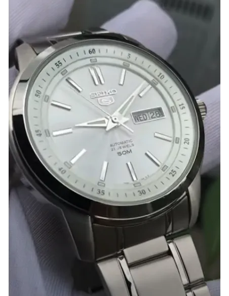 reloj automático hombre Seiko 5 SNKM83K1 dial blanco 43mm correa acero 50m water resist