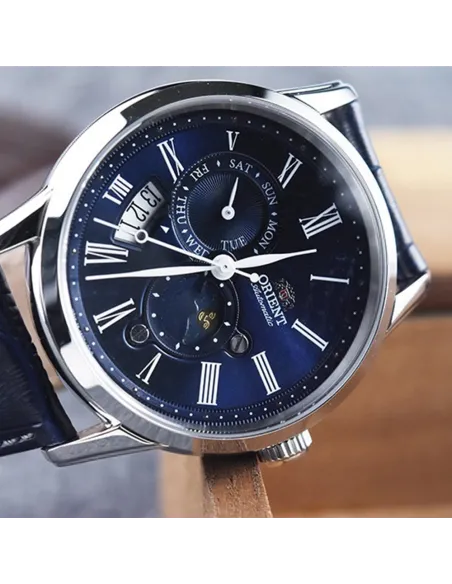 reloj automático hombre Orient Sun & Moon RA-AK0011D versión 3 dial azul 42.5mm Cristal Zafiro 40h Reserva de marcha