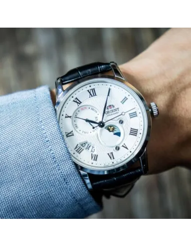 reloj automático hombre Orient Sun & Moon RA-AK0008S dial blanco 42.5mm Cristal Zafiro correa cuero