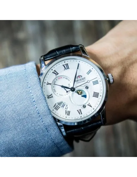 reloj automático hombre Orient Sun & Moon RA-AK0008S dial blanco 42.5mm Cristal Zafiro correa cuero