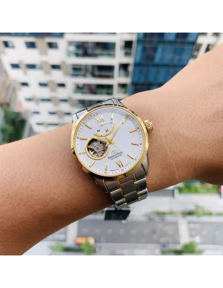 reloj automático hombre Orient Star RE-AT0004S dial blanco 39.3mm bisel dorado correa acero 2 tonos
