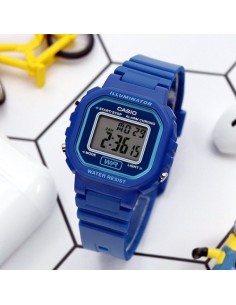 Reloj digital chica CASIO  LA-20WH-2A correa azul UNISEX alarma y luz led Tamaño de la caja: 34,5 X 30,4 X 8,6 mm