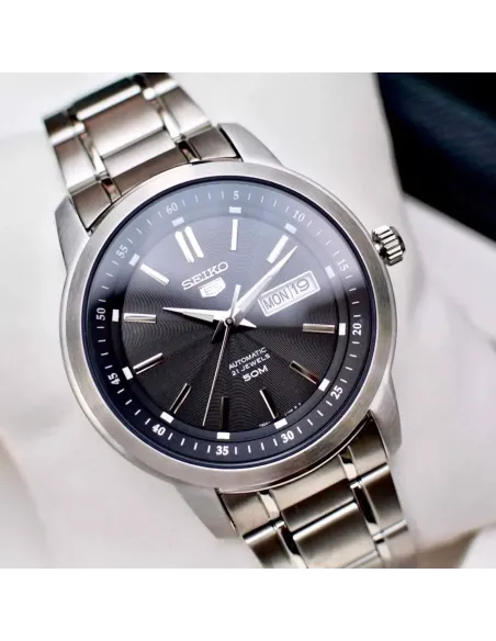 Seiko 5 SNKM87K1 automatic men's watch black dial 43mm 50m Water Resist stainless steel bracelet