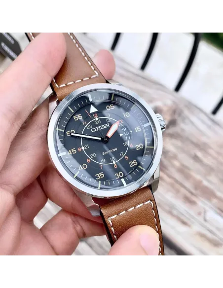 Reloj Aviador hombre Citizen Ecodrive AW1361-10H 45mm dial gris oscuro correa de cuero 100m WR