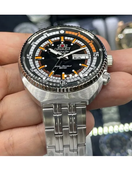 Orient Neo Classic Sports RA-AA0E05B 43.5mm 200m WR automatic men’s watch stainless steel bracelet