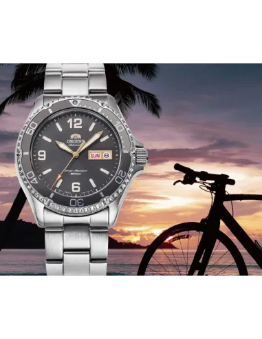 Orient Kamasu RA-AA0819N 41.8mm 200m sapphire crystal automatic divers men’s watch stainless steel bracelet