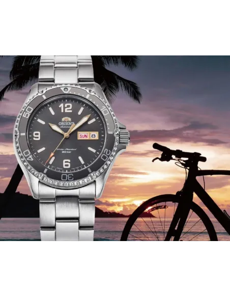 Orient Kamasu RA-AA0819N 41.8mm 200m sapphire crystal automatic divers men’s watch stainless steel bracelet