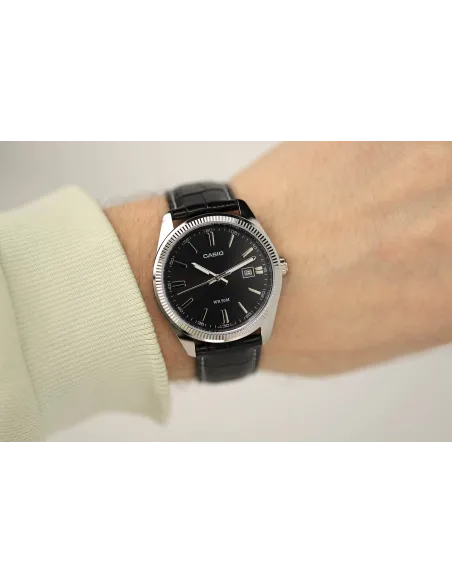 reloj clásico hombre Casio MTP-1302PL-1A Pantalla Neón dial negro correa cuero
