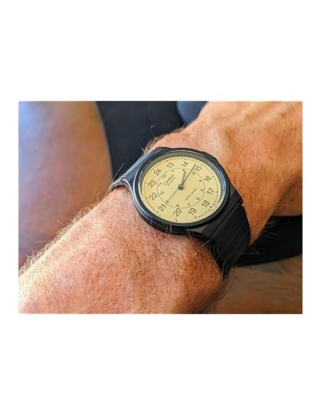 Reloj clásico unisex Casio The Daily Battlefield MQ-24-9B, 38,8 × 34,9 × 7,8 mm, formato de 12/24 horas.