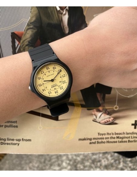 Reloj clásico unisex Casio The Daily Battlefield MQ-24-9B, 38,8 × 34,9 × 7,8 mm, formato de 12/24 horas.