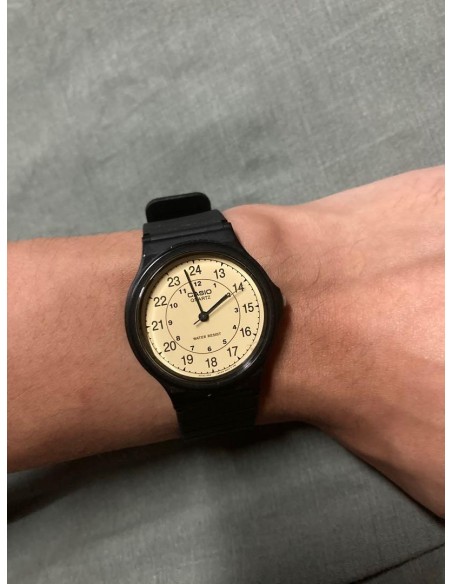 Reloj clásico unisex Casio The Daily Battlefield MQ-24-9B, 38,8 × 34,9 × 7,8 mm, formato de 12/24 horas.
