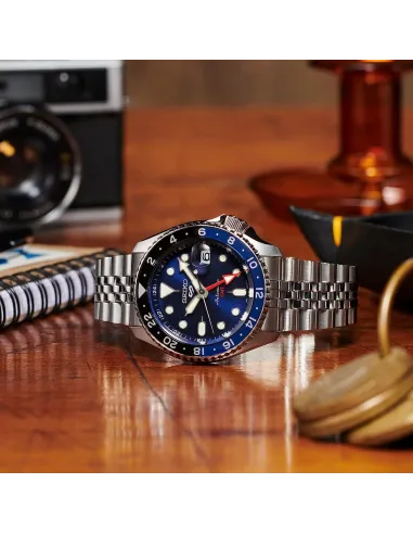 Seiko 5 Sports SKX style SBSC003 JDM ENGLISH-KANJI HECHO EN JAPÓN 100M WR correa de acero JDM