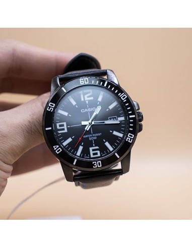 reloj deportivo hombre Casio Enticer MTP-VD01BL-1B dial negro 45mm correa de cuero 50m resistente al agua