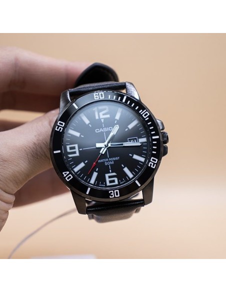 reloj deportivo hombre Casio Enticer MTP-VD01BL-1B dial negro 45mm correa de cuero 50m resistente al agua