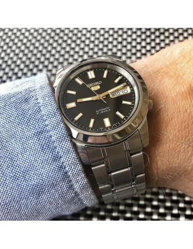 reloj automático hombre Seiko 5 SNKK17J1 38mm Hecho en Japón dial negro  correa de acero calibre 7S26