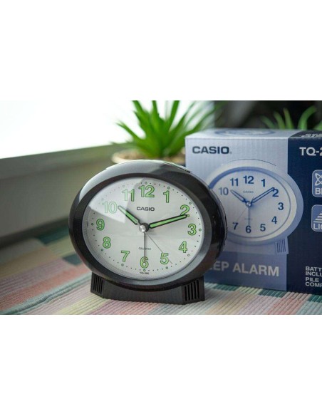 Reloj despertador analógico de la marca Casio de cuarzo.