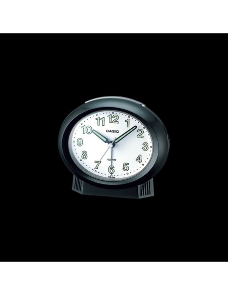 Reloj despertador analógico de la marca Casio de cuarzo.