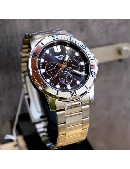 reloj cronógrafo analógico hombre Casio MTP-VD300D-1E 45mm correa de acero