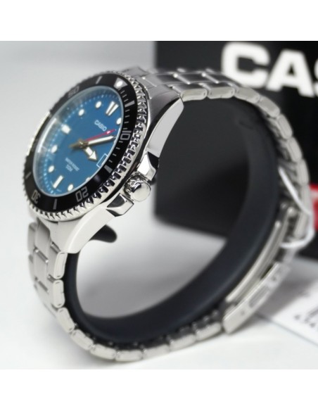 reloj deportivo hombre Casio Duro MDV-10D-2A1 38.5mm 50m WR correa de acero