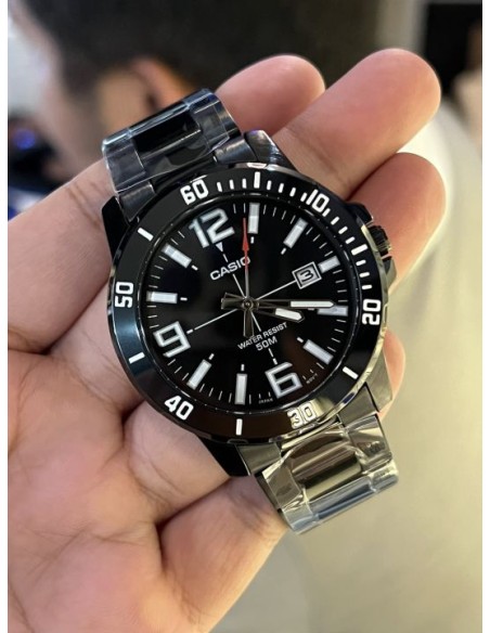 Reloj deportivo Casio MTP-VD01B-1B baño de iones broche triple pliegue dial negro 45mm correa de acero 3 agujas