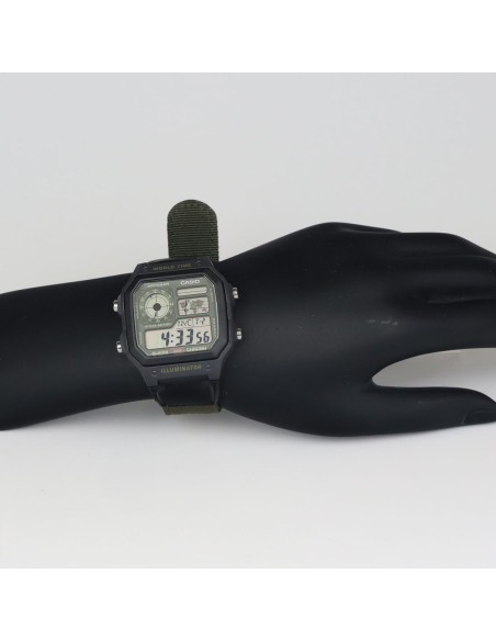 Casio World Time AE-1200WHUB-3AJF JDM Verde Oliva | Batería 10 Años | 100M WR |45 × 42.1 × 12.5 mm