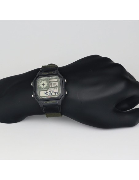 Casio World Time AE-1200WHUB-3AJF JDM Verde Oliva | Batería 10 Años | 100M WR |45 × 42.1 × 12.5 mm