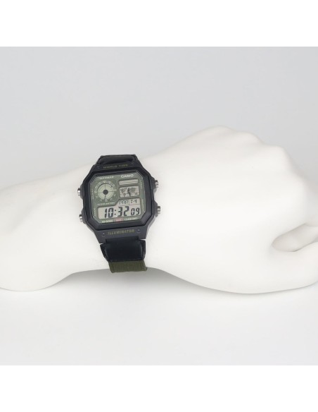 Casio World Time AE-1200WHUB-3AJF JDM Verde Oliva | Batería 10 Años | 100M WR |45 × 42.1 × 12.5 mm