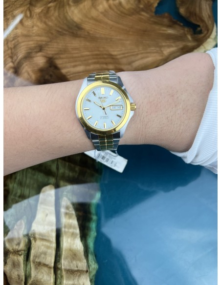 Reloj hombre automático Seiko 5 SNKK94K1 37 mm – bisel y brazalete bicolor, 30 m calibre formato correa de acero
