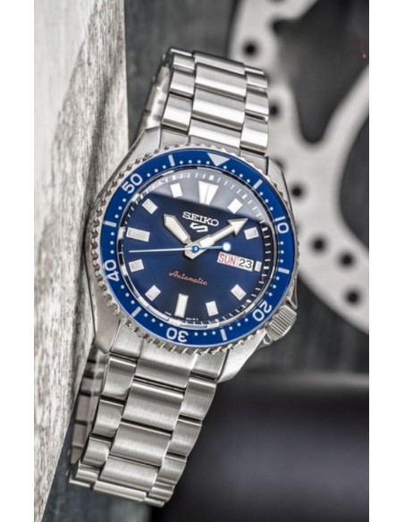 Reloj hombre automático Seiko 5 Sports SRPL83K1 42,5 mm – Hardlex, 100 m, correa de acero