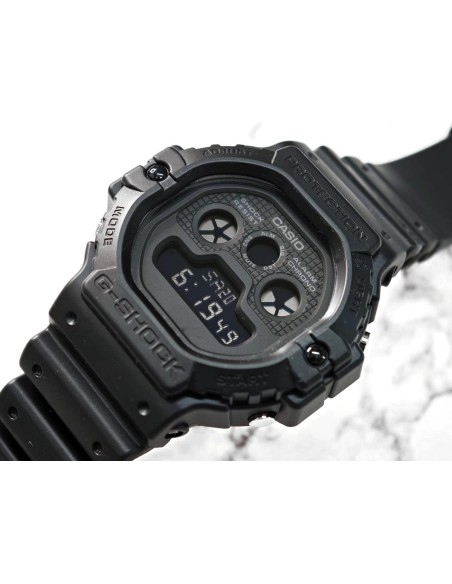 Casio G-Shock  DW-5900UBB-1JF JDM 200M WR 51.4 × 46.8 × 15.5 mm