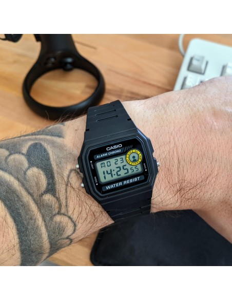 reloj clásico digital Casio F-94WA-8HDG 38,2 × 33,2 × 8,5 mm 7 años batería