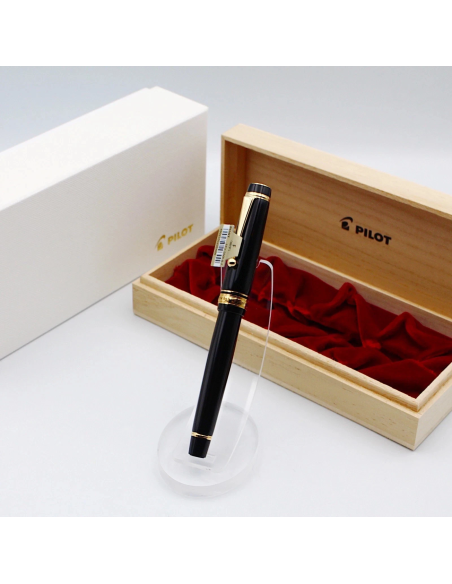 Pilot Custom 845 Urushi  FKV-5MR-B-M JDM - Ebonita Negra - Plumín Oro 18K