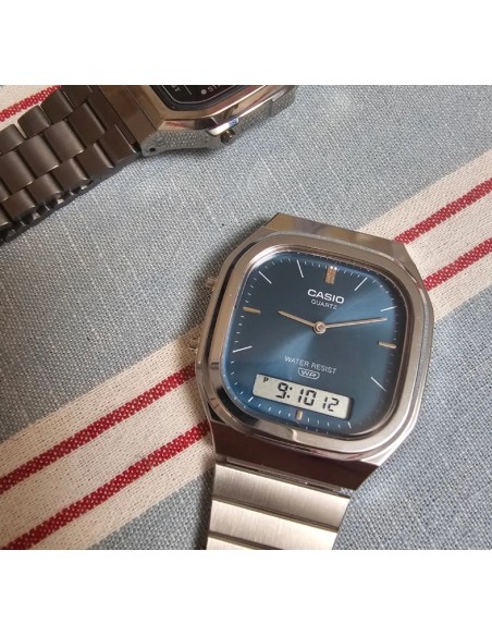 Reloj analógico digital Casio Classic AQ-240E-3A 40.9 × 35.8 × 8.1 mm Hora Dual Correa autoajustable
