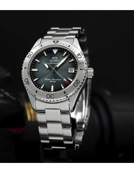 Orient Mako Emerald Diver RA-AC0Q13E 39.9mm 200m WR Cristal de zafiro