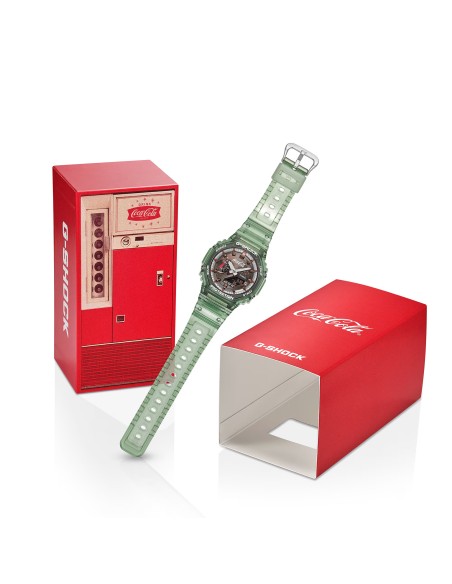Casio G-Shock Coca-Cola  GA-2100CC-3AJR JDM 48.5 × 45.4 × 11.8 mm 200M