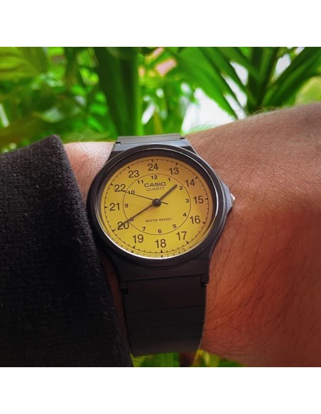 Reloj clásico unisex Casio The Daily Battlefield MQ-24-9B, 38,8 × 34,9 × 7,8 mm, formato de 12/24 horas.