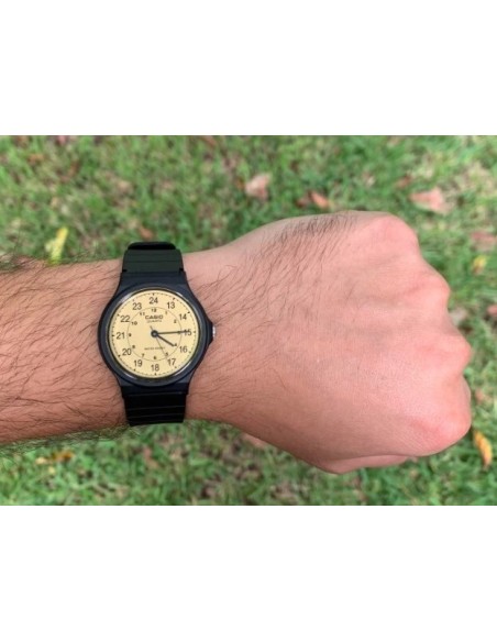 Reloj clásico unisex Casio The Daily Battlefield MQ-24-9B, 38,8 × 34,9 × 7,8 mm, formato de 12/24 horas.