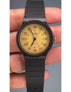 Reloj clásico unisex Casio The Daily Battlefield MQ-24-9B, 38,8 × 34,9 × 7,8 mm, formato de 12/24 horas.