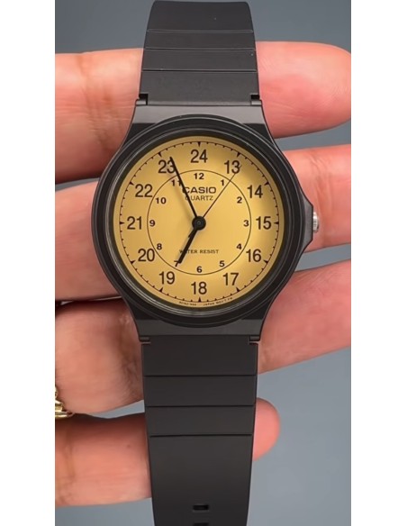 Reloj clásico unisex Casio The Daily Battlefield MQ-24-9B, 38,8 × 34,9 × 7,8 mm, formato de 12/24 horas.