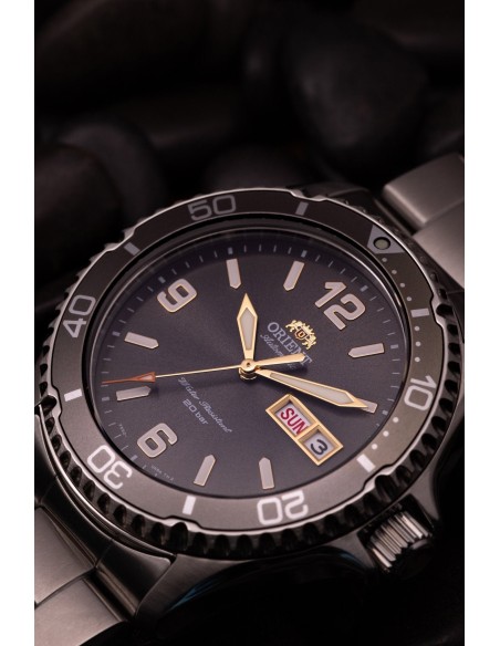 Orient Kamasu RA-AA0819N 41.8mm 200m sapphire crystal automatic divers men’s watch stainless steel bracelet