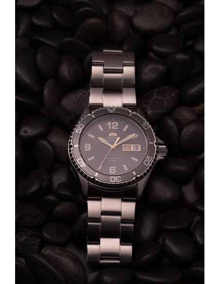 Orient Kamasu RA-AA0819N 41.8mm 200m sapphire crystal automatic divers men’s watch stainless steel bracelet