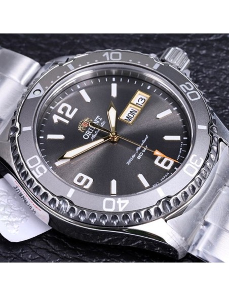 Orient Kamasu RA-AA0819N 41.8mm 200m sapphire crystal automatic divers men’s watch stainless steel bracelet