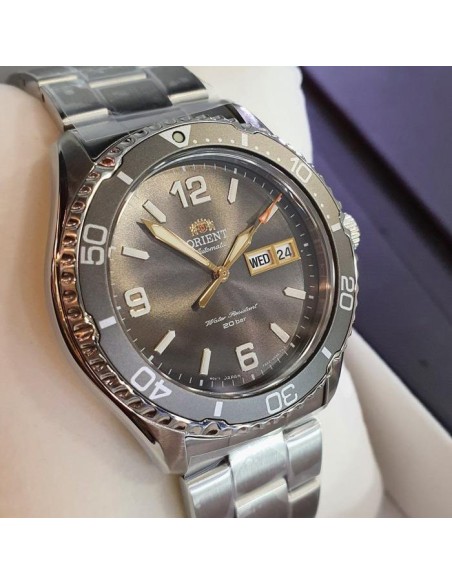 Orient Kamasu RA-AA0819N 41.8mm 200m sapphire crystal automatic divers men’s watch stainless steel bracelet