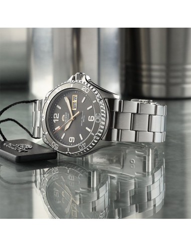 Orient Kamasu RA-AA0819N 41.8mm 200m sapphire crystal automatic divers men’s watch stainless steel bracelet