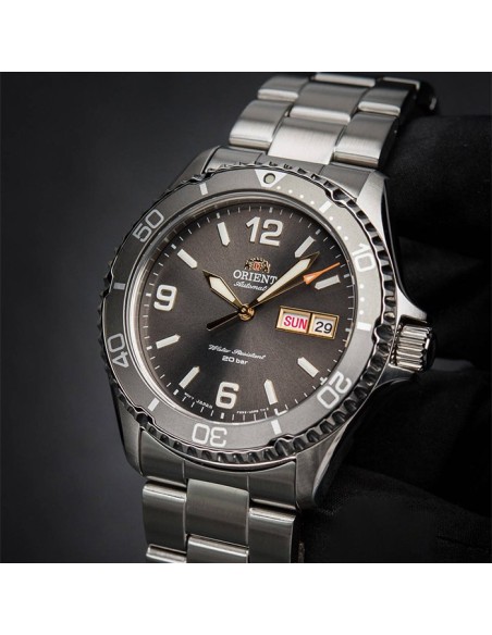 Orient Kamasu RA-AA0819N 41.8mm 200m sapphire crystal automatic divers men’s watch stainless steel bracelet