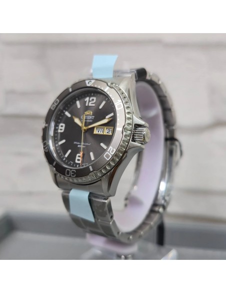 Orient Kamasu RA-AA0819N 41.8mm 200m sapphire crystal automatic divers men’s watch stainless steel bracelet