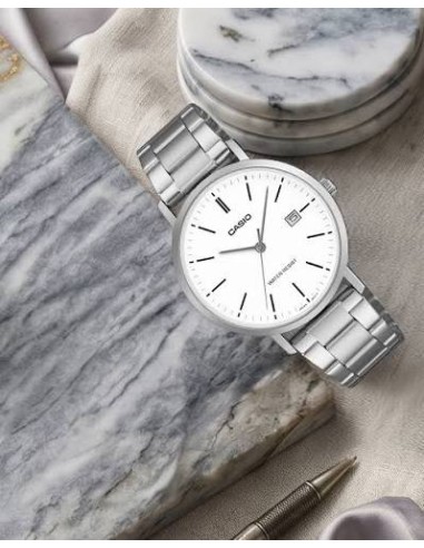 Reloj Casio MTP-VT05D-7E Hombre Acero Inoxidable y Fondo blanco